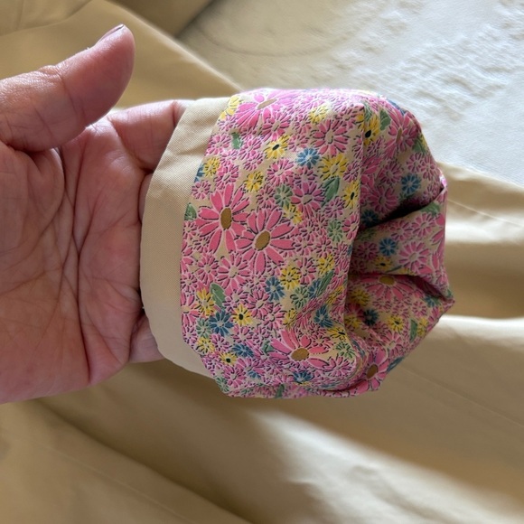 Beautiful Gently Loved Women's Tan Rain Coat with Floral Lining by Michael Kors - Picture 13 of 15